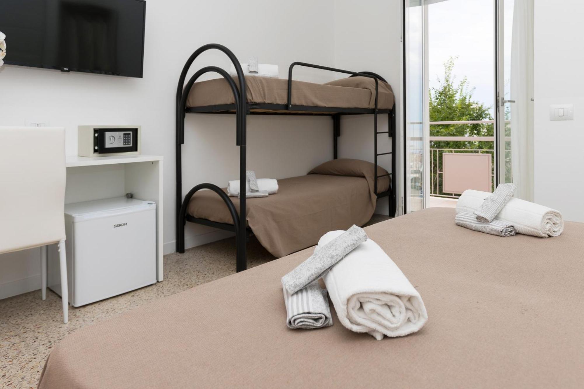 Hotel Ninfea Cattolica Eksteriør billede