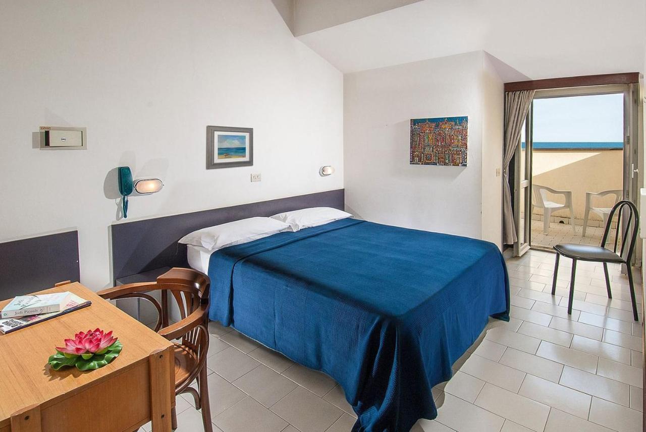 Hotel Ninfea Cattolica Eksteriør billede